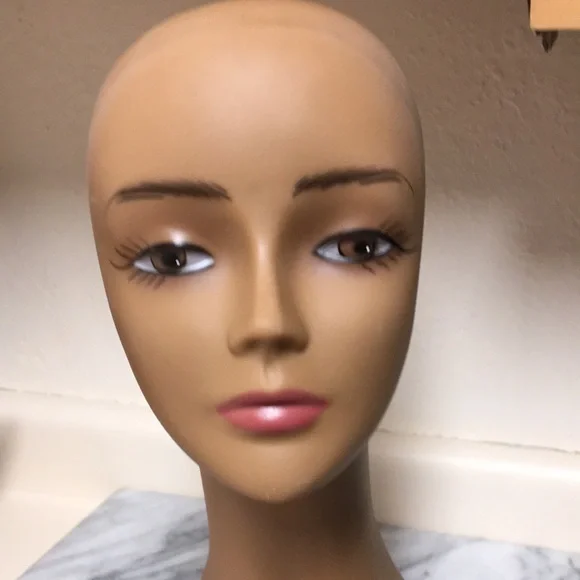 Motown Tress Mannequin Head - Picture 2 of 12